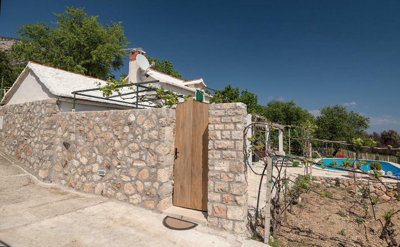 Holiday Home Vineyard House Бол Экстерьер фото